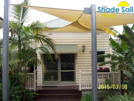 Yvonne and Ian have decked out the front of their lovely property with a combination of triangle shade sails. using galvanised posts with built in eye plates, chain to extend where needed and turnbuckles.\\n\\n2/05/2015 3:28 PM