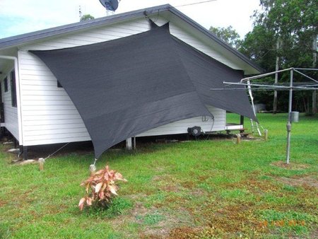 Our customer Jan has used the sails to provide shade for the walls of her home to reduce the heat load in a hot humid area.\\n\\n21/02/2017 8:34 PM